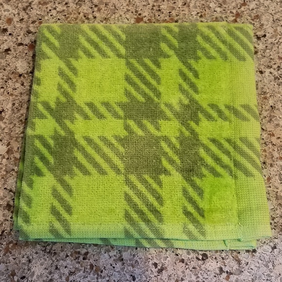 Vera Bradley 3 Piece Towel Set (New) - Picture 2 of 3